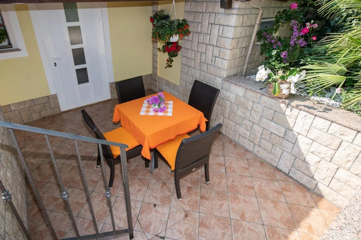 Apartments Ana Opatija 0*,