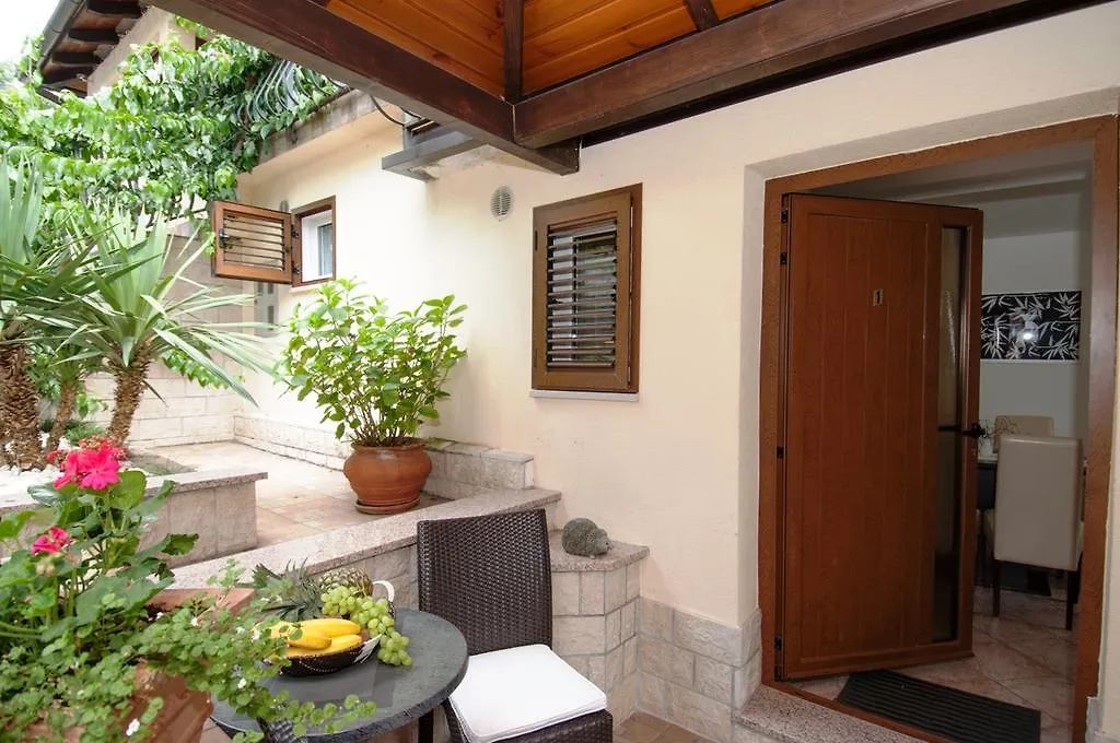 Apartments Ana Opatija 0*,